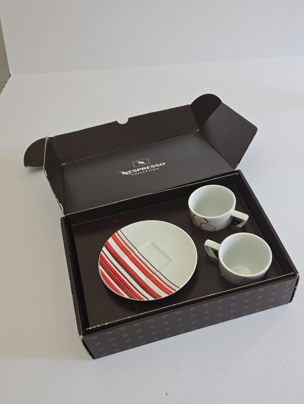 New Open Box Nespresso Collection Set Of 2   Espresso Cups & 3 Saucers